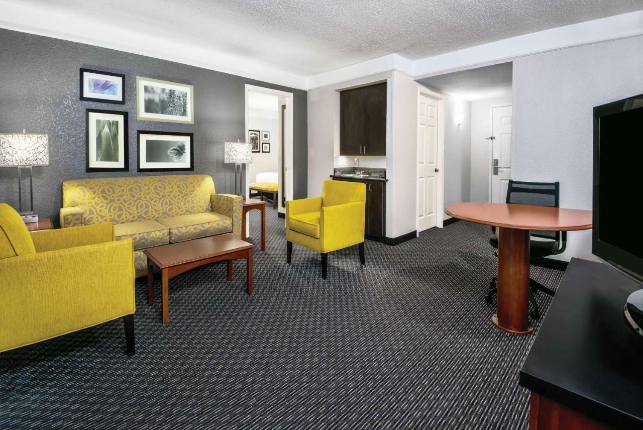La Quinta Inn & Suites By Wyndham San Antonio Riverwalk Exterior foto